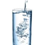 Bere molta acqua aiuta a dimagrire?