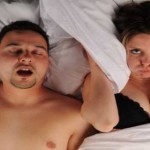 Russare durante il sonno: cause e rimedi